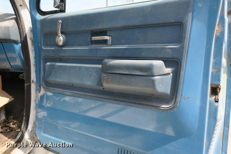 image for item DE3785 1975 GMC 6000 digger derrick truck