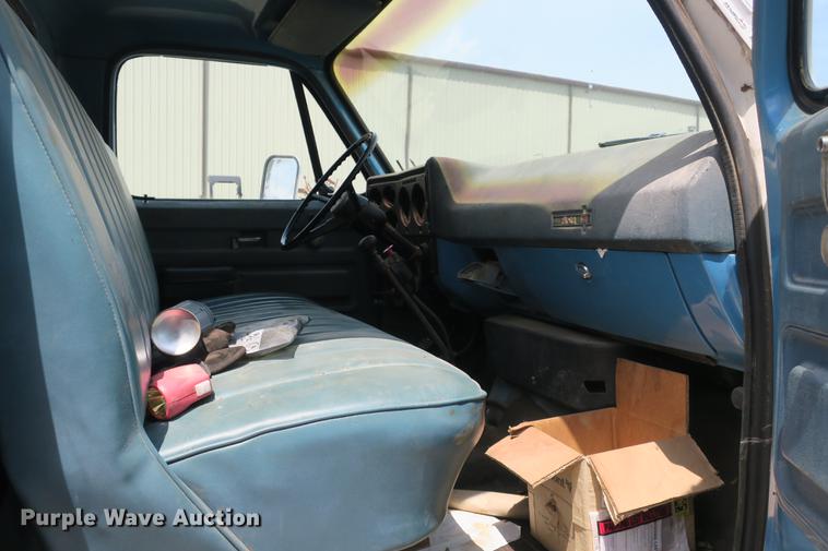 image for item DE3785 1975 GMC 6000 digger derrick truck