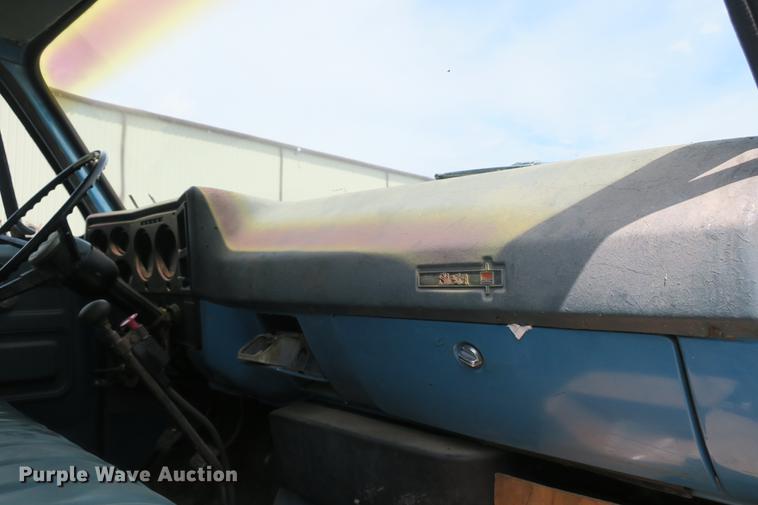 image for item DE3785 1975 GMC 6000 digger derrick truck