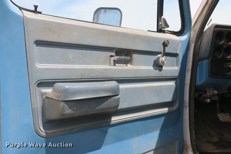 image for item DE3785 1975 GMC 6000 digger derrick truck