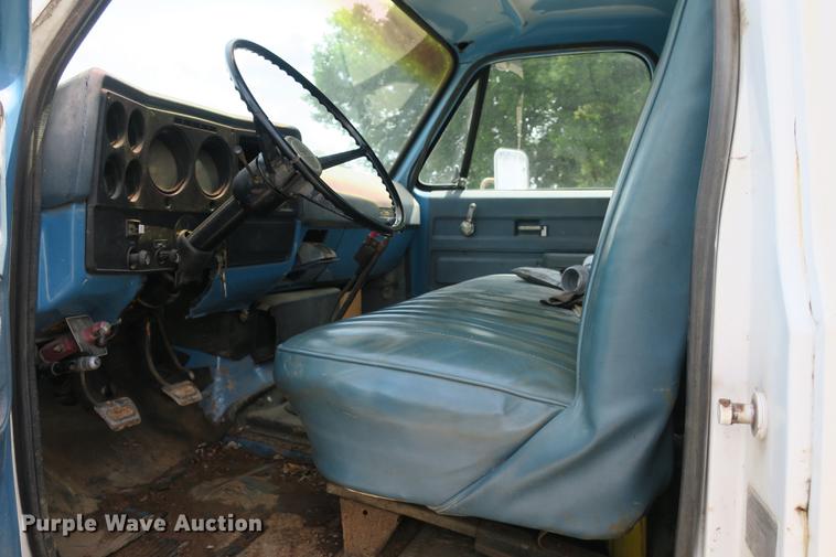 image for item DE3785 1975 GMC 6000 digger derrick truck