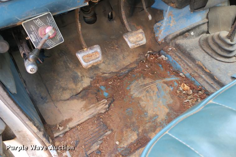 image for item DE3785 1975 GMC 6000 digger derrick truck