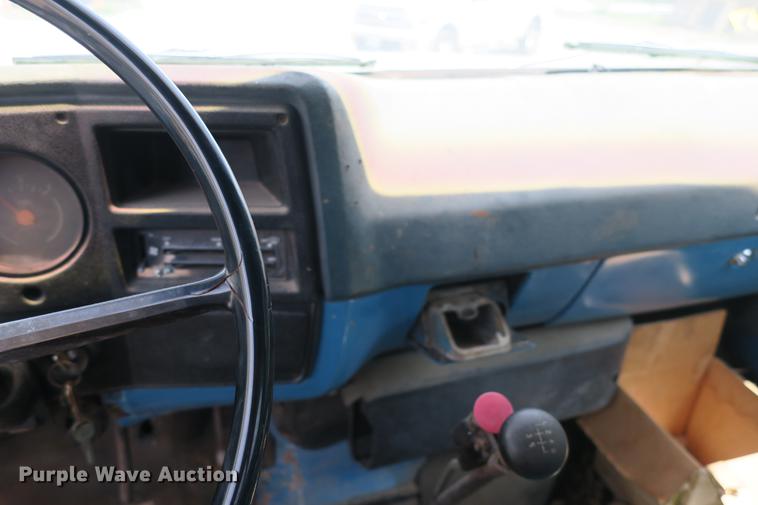 image for item DE3785 1975 GMC 6000 digger derrick truck