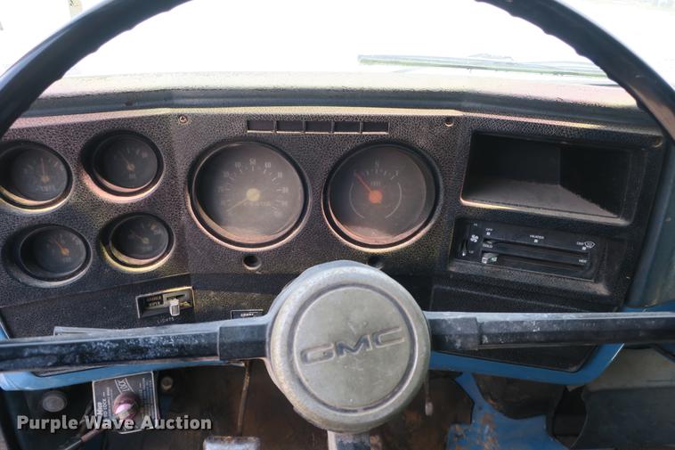 image for item DE3785 1975 GMC 6000 digger derrick truck