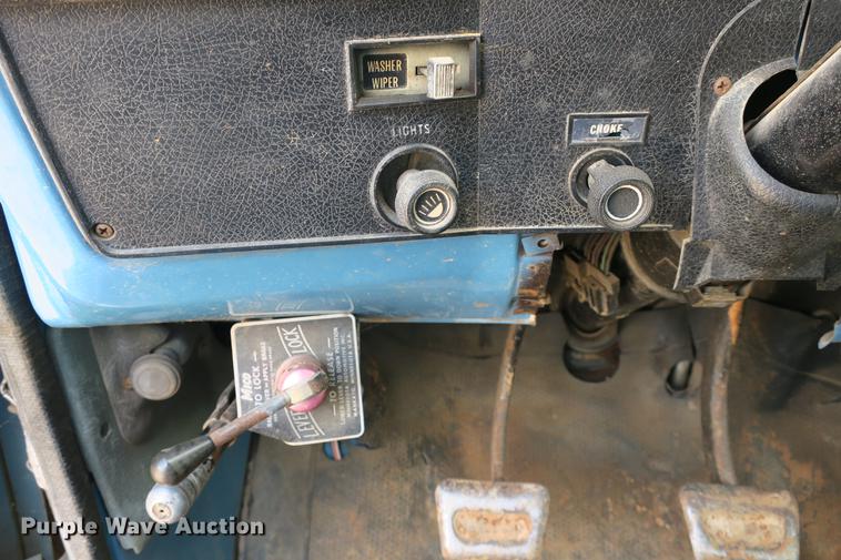 image for item DE3785 1975 GMC 6000 digger derrick truck