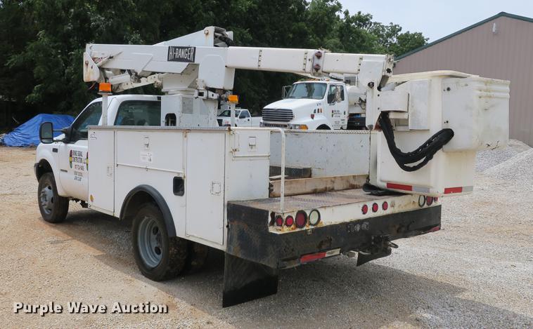image for item DE3786 2001 Ford F450 Super Duty bucket truck