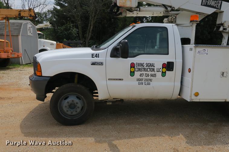 image for item DE3786 2001 Ford F450 Super Duty bucket truck