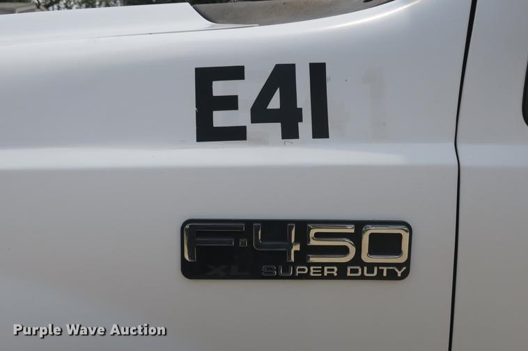 image for item DE3786 2001 Ford F450 Super Duty bucket truck