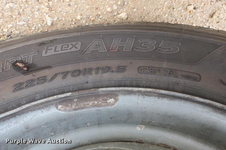 image for item DE3786 2001 Ford F450 Super Duty bucket truck