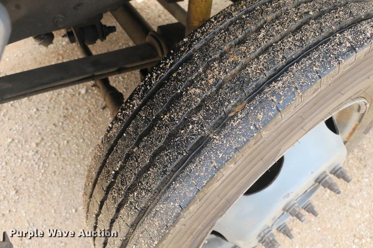 image for item DE3786 2001 Ford F450 Super Duty bucket truck