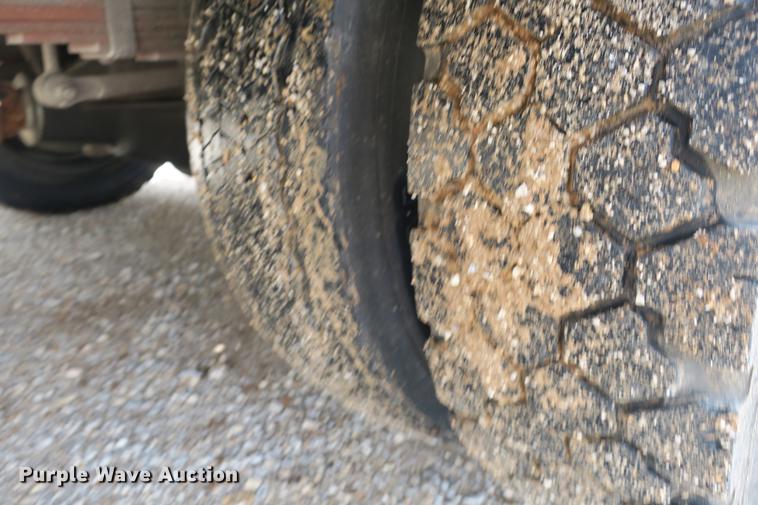 image for item DE3786 2001 Ford F450 Super Duty bucket truck