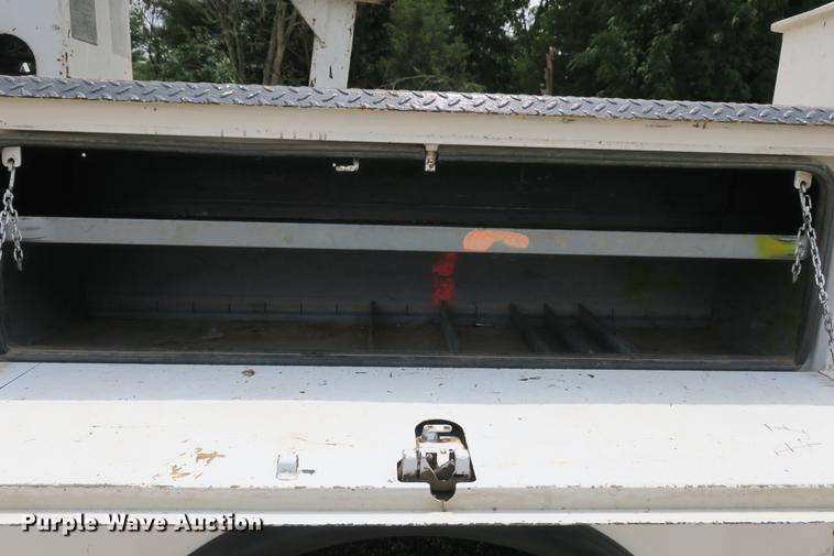 image for item DE3786 2001 Ford F450 Super Duty bucket truck