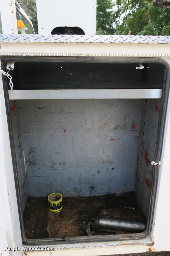 image for item DE3786 2001 Ford F450 Super Duty bucket truck