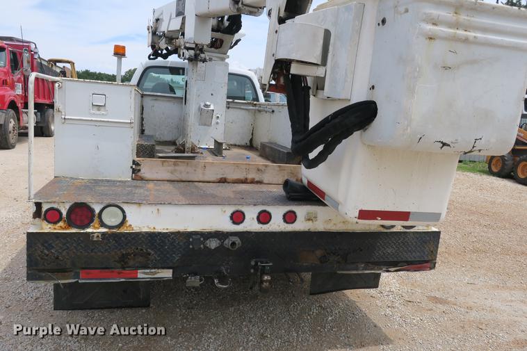 image for item DE3786 2001 Ford F450 Super Duty bucket truck