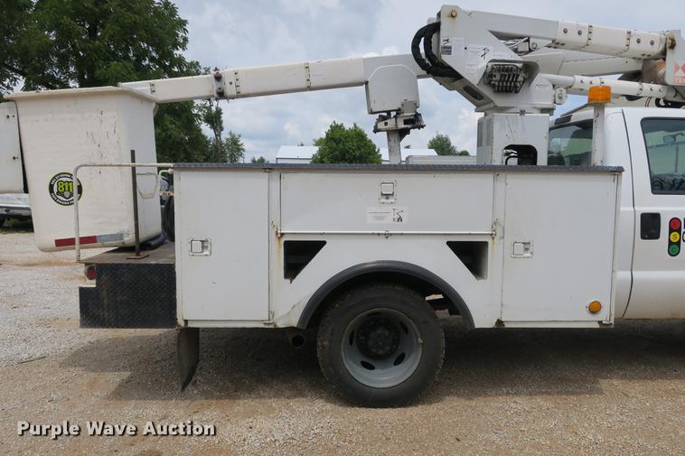 image for item DE3786 2001 Ford F450 Super Duty bucket truck