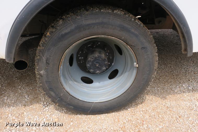 image for item DE3786 2001 Ford F450 Super Duty bucket truck