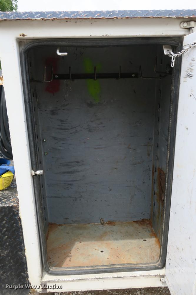 image for item DE3786 2001 Ford F450 Super Duty bucket truck