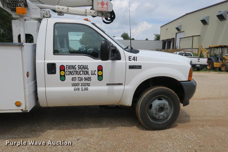image for item DE3786 2001 Ford F450 Super Duty bucket truck