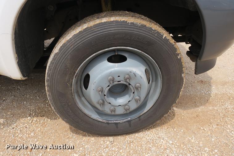 image for item DE3786 2001 Ford F450 Super Duty bucket truck