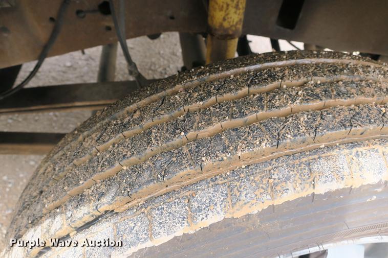 image for item DE3786 2001 Ford F450 Super Duty bucket truck