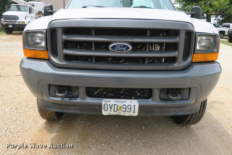 image for item DE3786 2001 Ford F450 Super Duty bucket truck