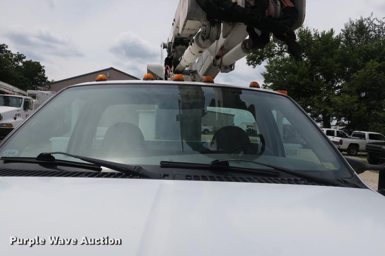 image for item DE3786 2001 Ford F450 Super Duty bucket truck