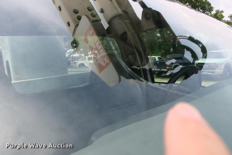 image for item DE3786 2001 Ford F450 Super Duty bucket truck