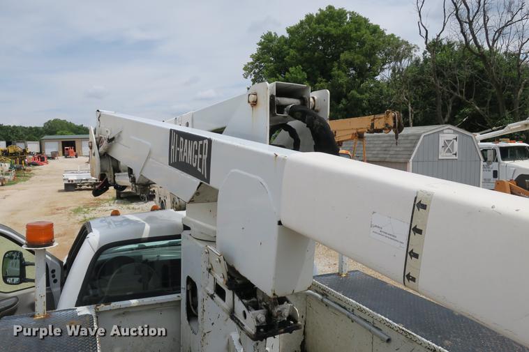 image for item DE3786 2001 Ford F450 Super Duty bucket truck