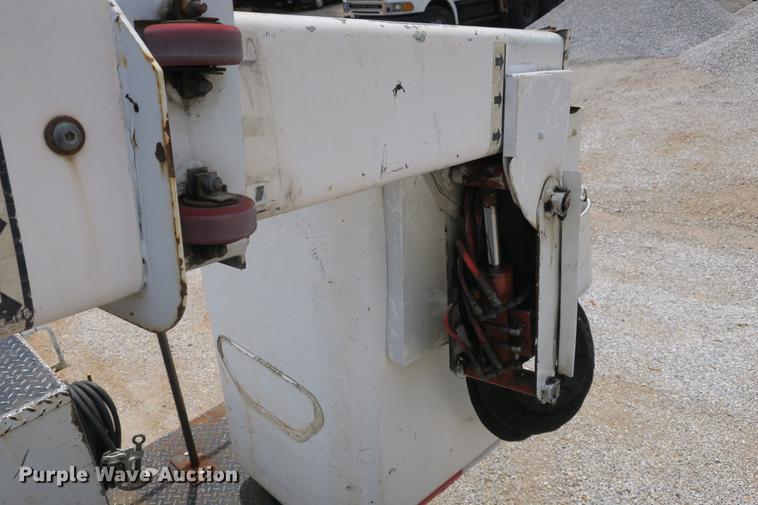 image for item DE3786 2001 Ford F450 Super Duty bucket truck