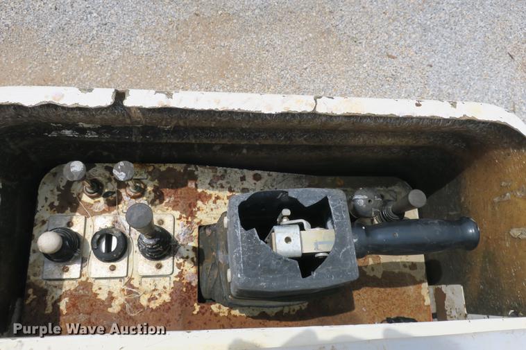 image for item DE3786 2001 Ford F450 Super Duty bucket truck