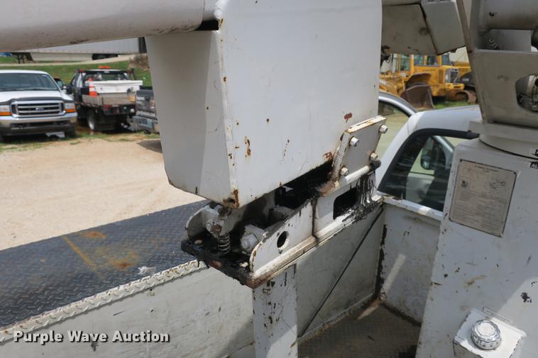 image for item DE3786 2001 Ford F450 Super Duty bucket truck