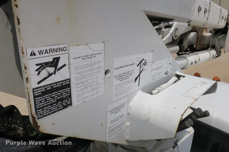 image for item DE3786 2001 Ford F450 Super Duty bucket truck