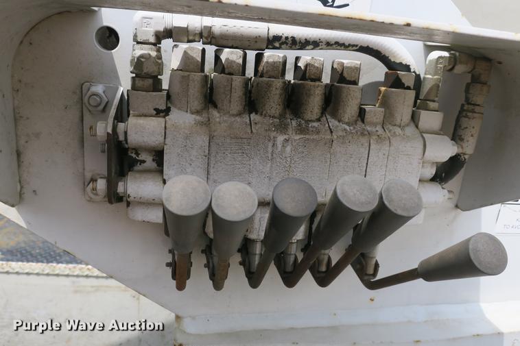 image for item DE3786 2001 Ford F450 Super Duty bucket truck