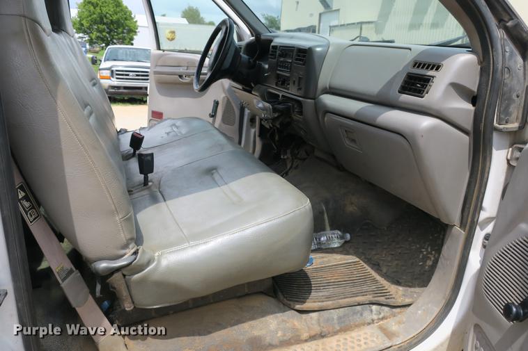 image for item DE3786 2001 Ford F450 Super Duty bucket truck