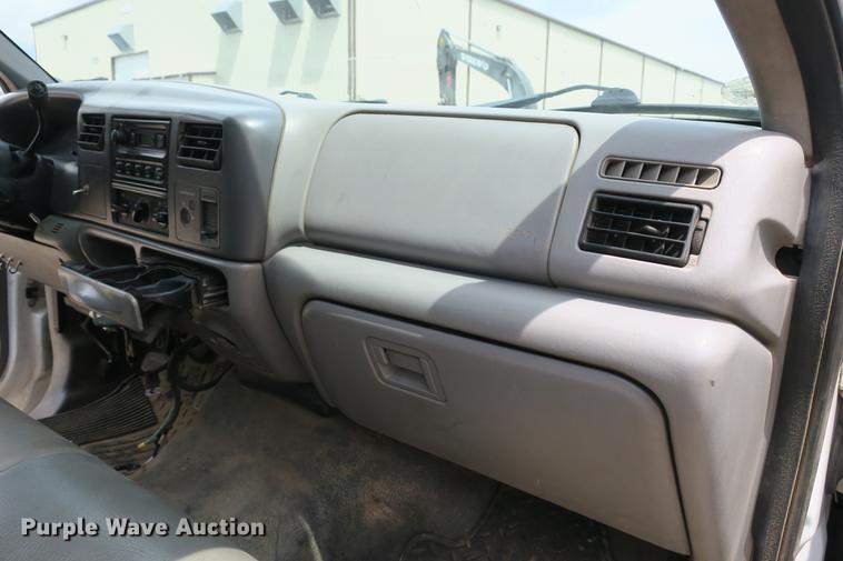 image for item DE3786 2001 Ford F450 Super Duty bucket truck