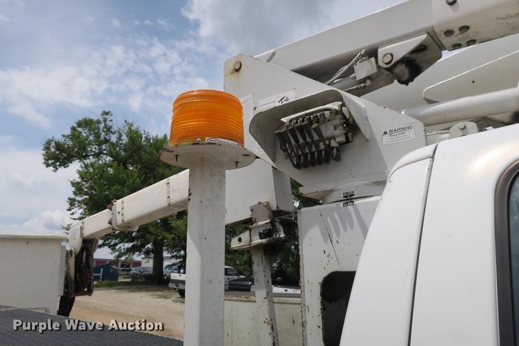 image for item DE3786 2001 Ford F450 Super Duty bucket truck