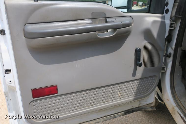 image for item DE3786 2001 Ford F450 Super Duty bucket truck