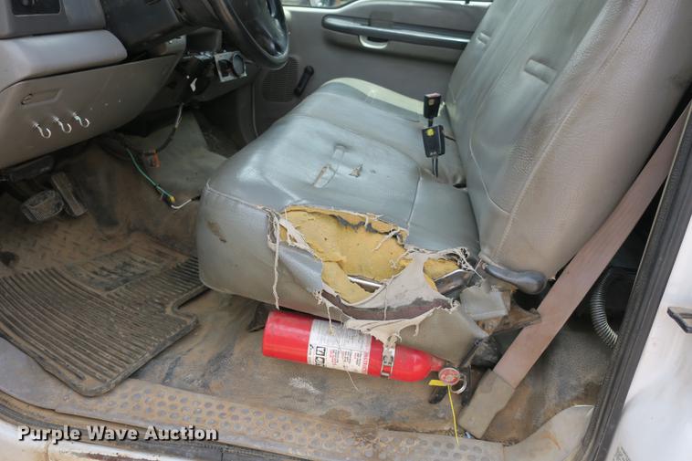 image for item DE3786 2001 Ford F450 Super Duty bucket truck