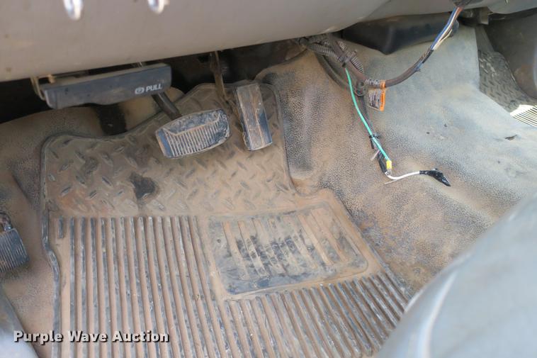 image for item DE3786 2001 Ford F450 Super Duty bucket truck