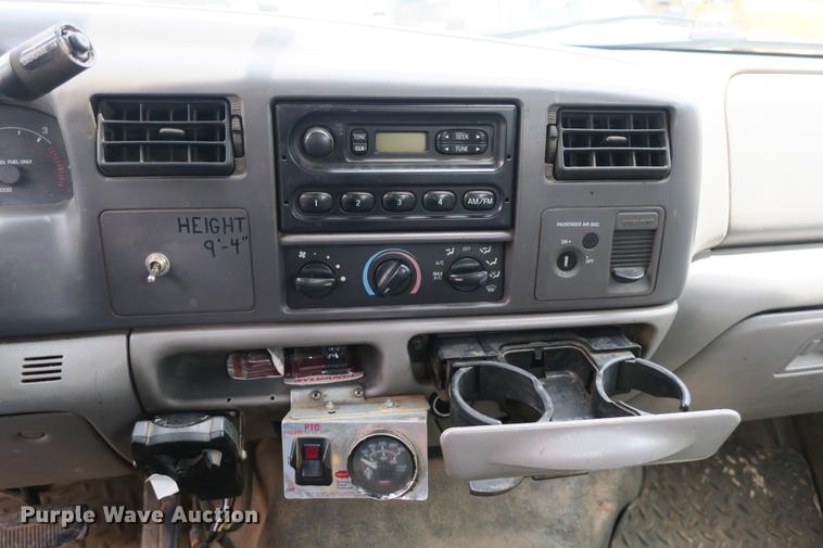 image for item DE3786 2001 Ford F450 Super Duty bucket truck