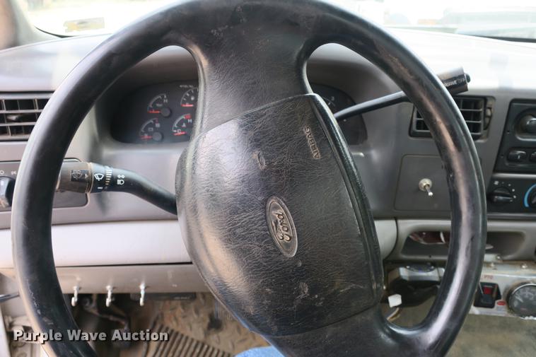 image for item DE3786 2001 Ford F450 Super Duty bucket truck