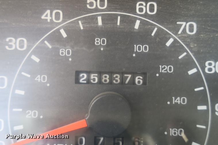 image for item DE3786 2001 Ford F450 Super Duty bucket truck