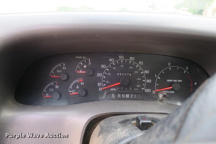 image for item DE3786 2001 Ford F450 Super Duty bucket truck