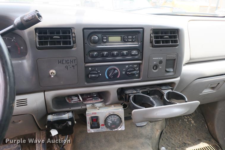 image for item DE3786 2001 Ford F450 Super Duty bucket truck