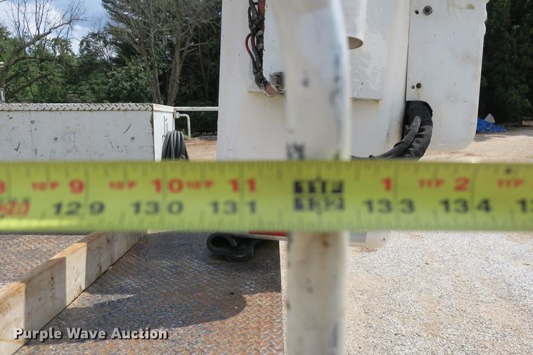 image for item DE3786 2001 Ford F450 Super Duty bucket truck