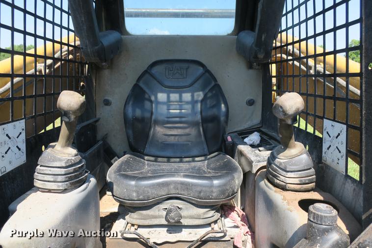 image for item DE3789 2005 Caterpillar 287B skid steer