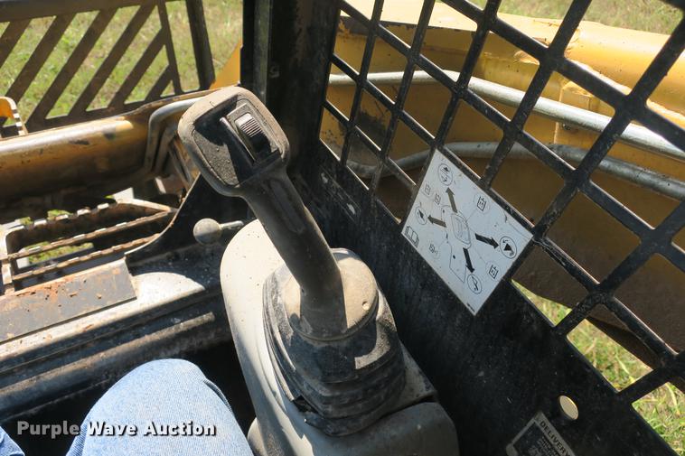 image for item DE3789 2005 Caterpillar 287B skid steer