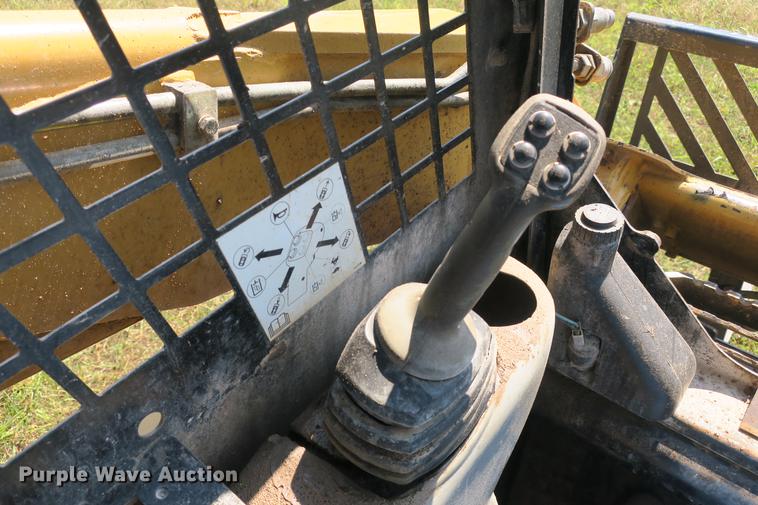 image for item DE3789 2005 Caterpillar 287B skid steer