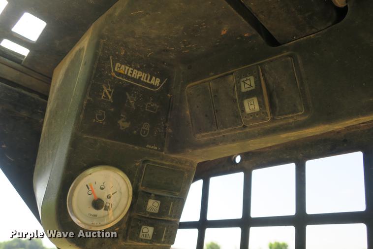 image for item DE3789 2005 Caterpillar 287B skid steer