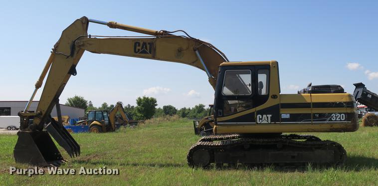 image for item DE3790 1996 Caterpillar 320 excavator
